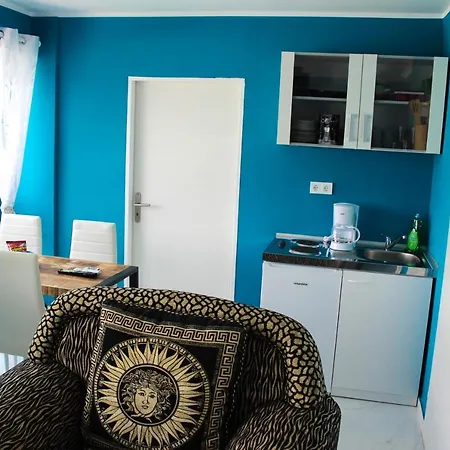 Skyhostel Hostal *