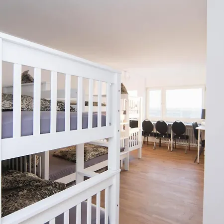 Skyhostel Hostel *