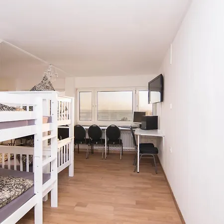 Skyhostel Hostel *