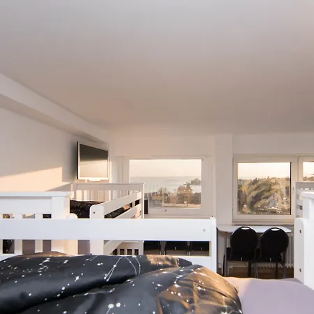 Skyhostel * Friedrichshafen